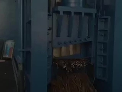 Chiếc xe thải Máy cắt bọc thủy lực cho xe thải Nhà máy tái chế xe cộ Động cơ